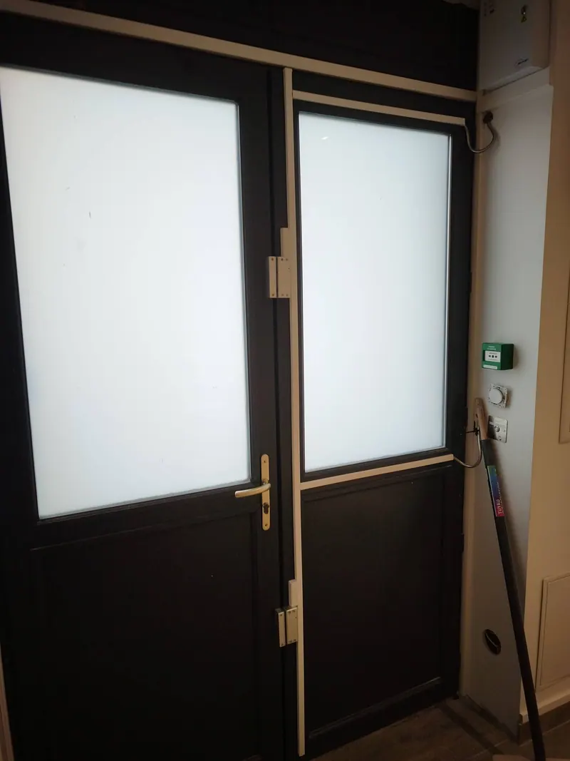 Porte d’entrée d’un gîte équipée d’un contrôle d’accès